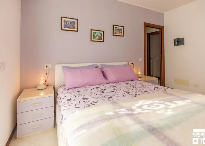 Purple House By Design Apartman Colico