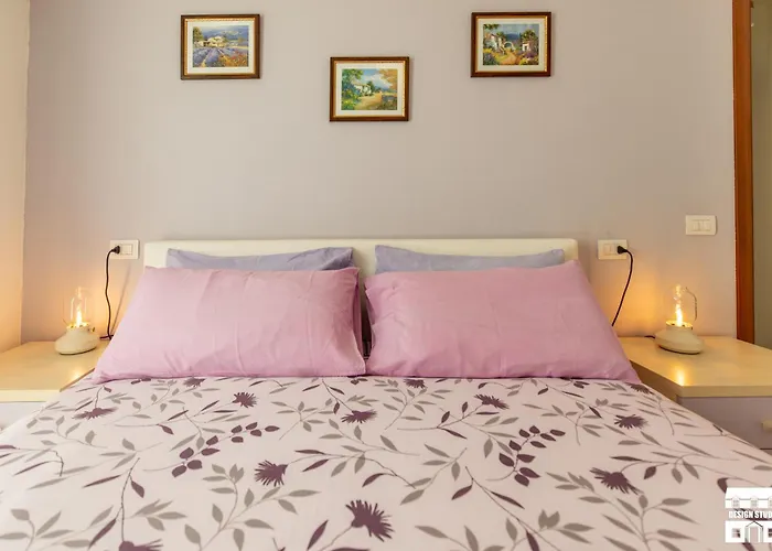 Purple House By Design Apartman *