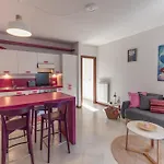 아파트 Purple House By Design 콜리코