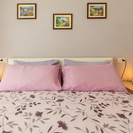 Purple House By Design Lejlighed *